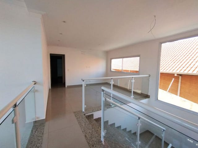 Sobrado com 360m² 4 quartos e 6 banheiros, à venda, no bairro City Bussocaba em Osasco