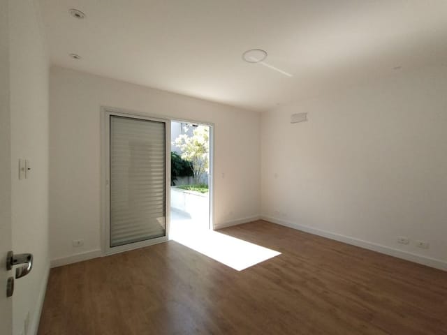 Sobrado com 360m² 4 quartos e 6 banheiros, à venda, no bairro City Bussocaba em Osasco
