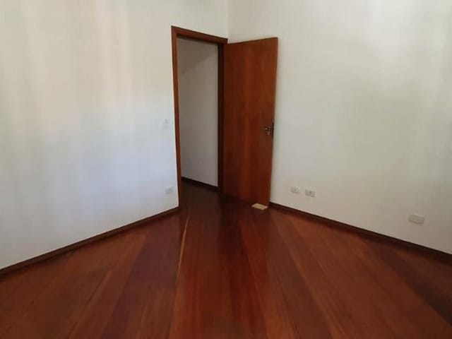 Sobrado com 260m² 3 quartos e 2 banheiros, à venda, no bairro Chácara Canta Galo em Cotia
