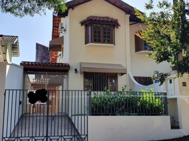 Sobrado com 260m² 3 quartos e 2 banheiros, à venda, no bairro Chácara Canta Galo em Cotia