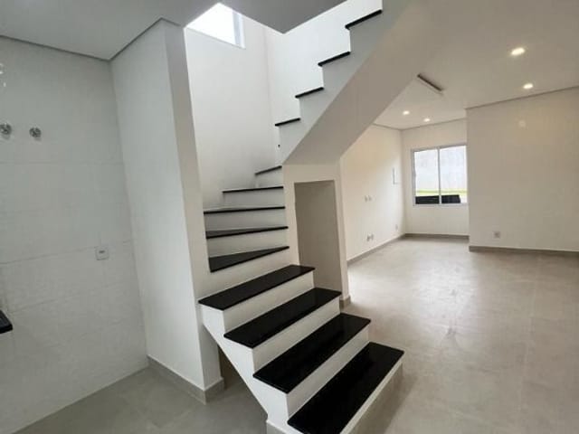 Sobrado com 125m² 3 quartos e 3 banheiros, à venda, no bairro Água Espraiada (Caucaia do Alto) em Cotia