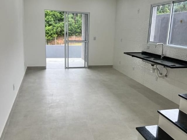 Sobrado com 125m² 3 quartos e 3 banheiros, à venda, no bairro Água Espraiada (Caucaia do Alto) em Cotia