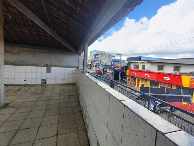 Sobrado com 300m² 4 quartos e 3 banheiros, à venda, no bairro Vila Capriotti em Carapicuíba