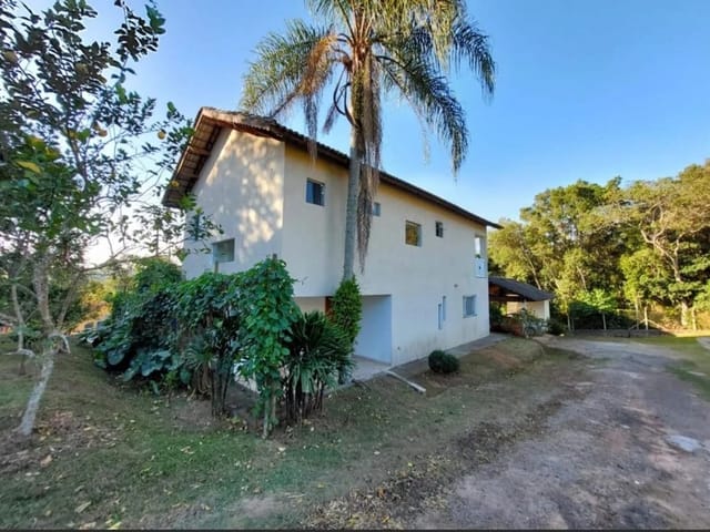 Sobrado com 400m² 4 quartos e 3 banheiros, à venda, no bairro Pavão (Canguera) em São Roque