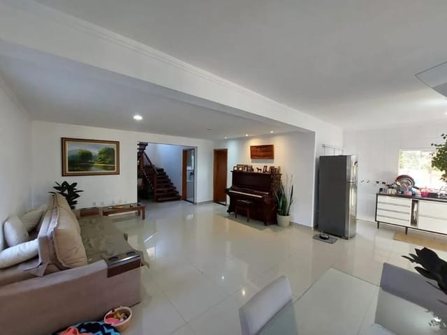 Sobrado com 400m² 4 quartos e 3 banheiros, à venda, no bairro Pavão (Canguera) em São Roque