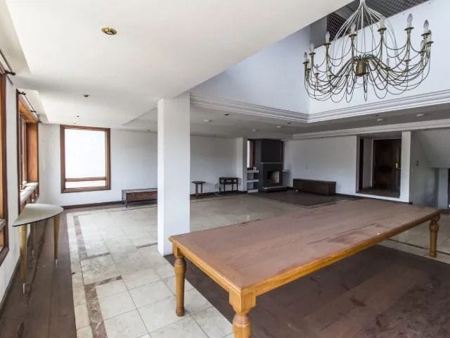 Sobrado com 640m² 4 quartos e 7 banheiros, à venda, no bairro Alphaville em Santana de Parnaíba