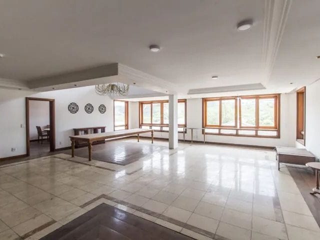 Sobrado com 640m² 4 quartos e 7 banheiros, à venda, no bairro Alphaville em Santana de Parnaíba