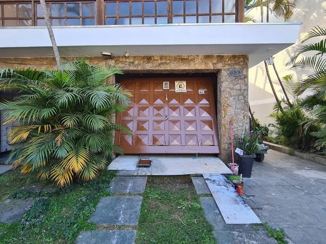 Foto do Sobrado - Excepcional sobrado à venda, com arquitetura clássica, com 3 dormitórios (2 suites) e 6 vagas de garagem (2 vagas cobertas), Vila Rosália, Guarulhos, SP | Imobiliária Compare