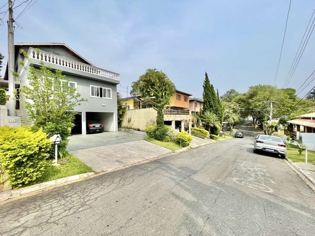 Sobrado com 320m² 4 quartos e 3 banheiros, à venda, no bairro Rio Cotia em Cotia