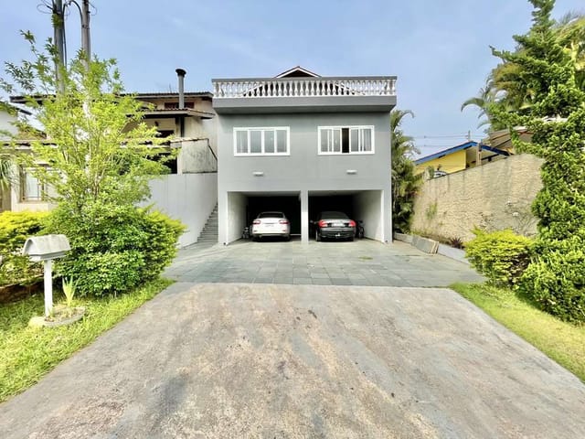 Sobrado com 320m² 4 quartos e 3 banheiros, à venda, no bairro Rio Cotia em Cotia