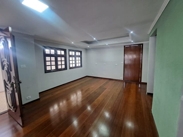 Sobrado com 484m² 6 quartos e 6 banheiros, para alugar, no bairro Vila Yolanda em Osasco