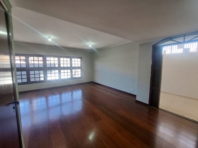 Sobrado com 484m² 6 quartos e 6 banheiros, para alugar, no bairro Vila Yolanda em Osasco