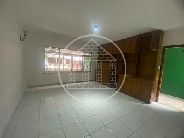 Sobrado com 250m² 3 quartos e 2 banheiros, para alugar, no bairro Vila Friburgo em São Paulo