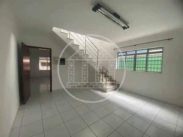 Sobrado com 250m² 3 quartos e 2 banheiros, para alugar, no bairro Vila Friburgo em São Paulo