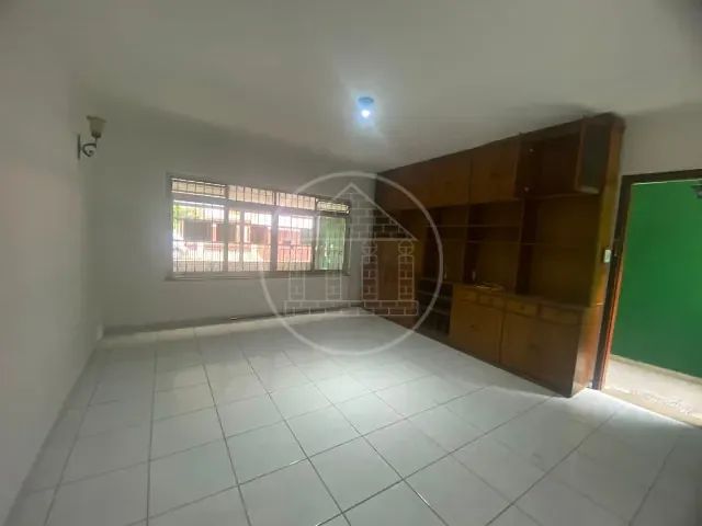 Sobrado com 250m² 3 quartos e 2 banheiros, para alugar, no bairro Vila Friburgo em São Paulo