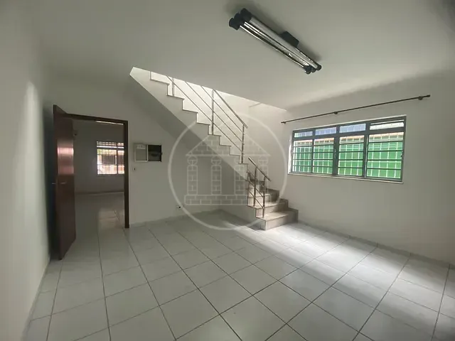Sobrado com 250m² 3 quartos e 2 banheiros, para alugar, no bairro Vila Friburgo em São Paulo