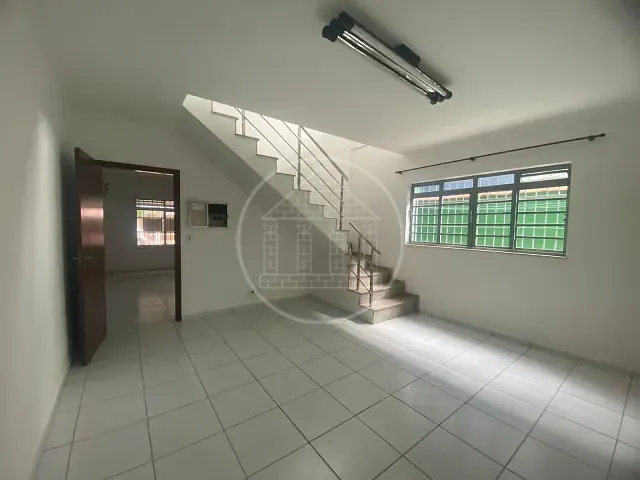 Sobrado com 250m² 3 quartos e 2 banheiros, para alugar, no bairro Vila Friburgo em São Paulo
