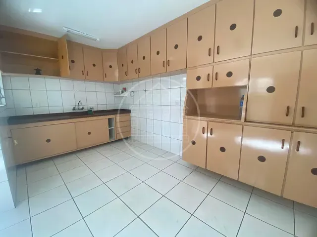 Sobrado com 250m² 3 quartos e 2 banheiros, para alugar, no bairro Vila Friburgo em São Paulo