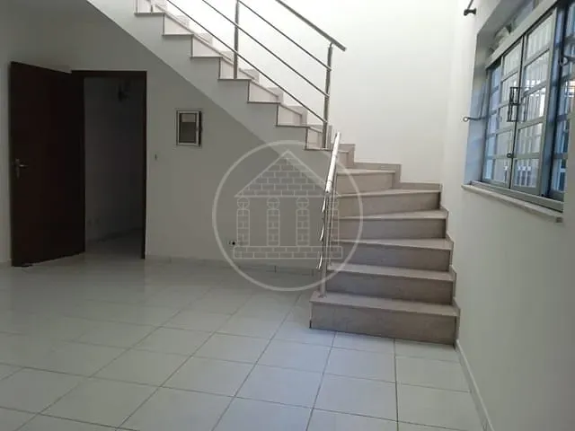 Sobrado com 250m² 3 quartos e 2 banheiros, para alugar, no bairro Vila Friburgo em São Paulo