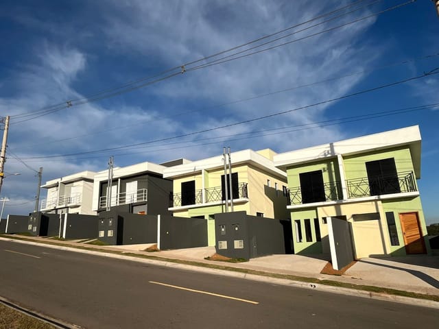 Sobrado com 125m² 3 quartos e 2 banheiros, à venda, no bairro Água Espraiada (Caucaia do Alto) em Cotia