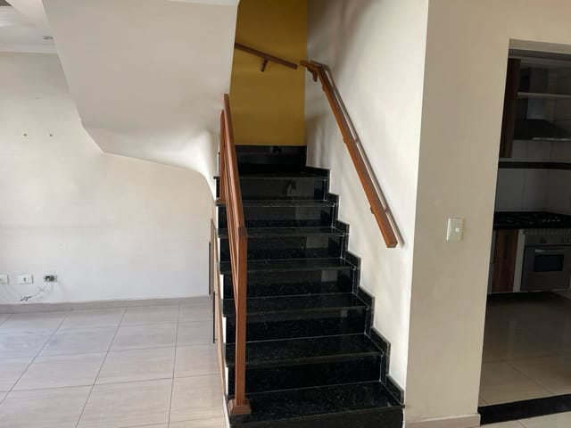 Foto do Sobrado - Excelente sobrado à venda, com 3 dormitórios e 2 vagas de garagem , na região do Centro, Guarulhos, SP | Imobiliária Compare