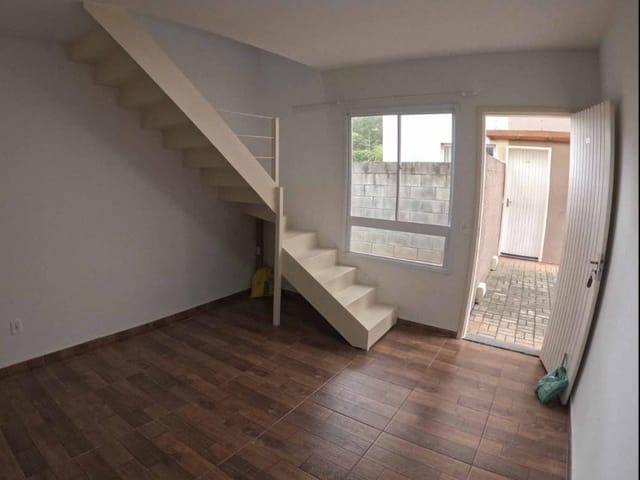 Sobrado com 80m² 2 quartos e 2 banheiros, à venda, no bairro Água Espraiada (Caucaia do Alto) em Cotia