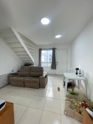 Sobrado com 60m² 2 quartos e 2 banheiros, à venda, no bairro Jardim Sandra em Cotia