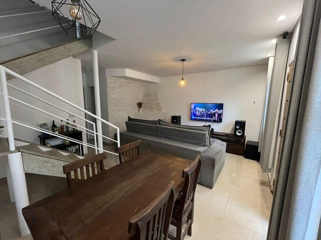 Sobrado com 130m² 3 quartos e 3 banheiros, à venda, no bairro Jardim Rebelato em Cotia