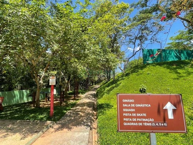 Sobrado com 480m² 4 quartos e 5 banheiros, à venda, no bairro São Paulo II em Cotia