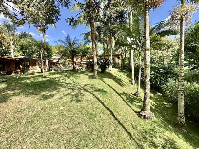Sobrado com 1213m² 4 quartos e 6 banheiros, à venda, no bairro Vila de São Fernando em Cotia