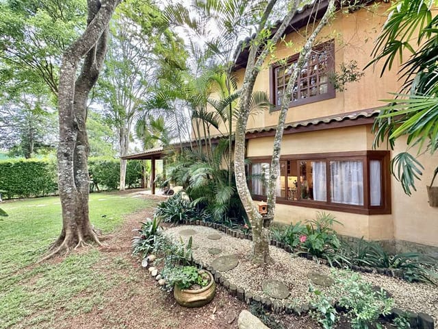 Sobrado com 1213m² 4 quartos e 6 banheiros, à venda, no bairro Vila de São Fernando em Cotia