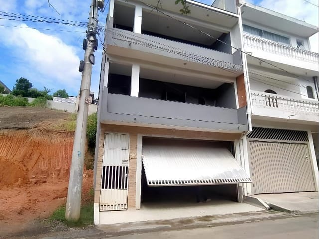 Sobrado com 313m² 4 quartos e 3 banheiros, à venda ou para alugar, no bairro Parque Rizzo em Cotia