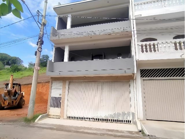 Sobrado com 313m² 4 quartos e 3 banheiros, à venda ou para alugar, no bairro Parque Rizzo em Cotia
