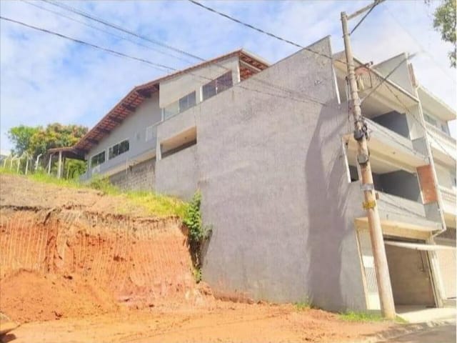 Sobrado com 313m² 4 quartos e 3 banheiros, à venda ou para alugar, no bairro Parque Rizzo em Cotia