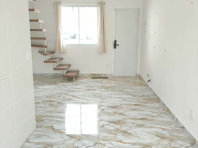 Sobrado com 48m² 2 quartos e 2 banheiros, à venda, no bairro Parque Dom Henrique em Cotia