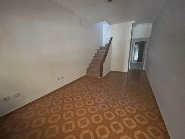 Sobrado com 80m² 2 quartos e 1 banheiro, à venda, no bairro Jardim Beatriz em Taboão da Serra