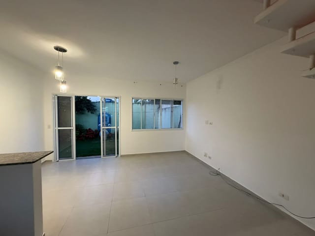 Sobrado com 134m² 3 quartos e 2 banheiros, à venda ou para alugar, no bairro Chácara do Carmo em Vargem Grande Paulista
