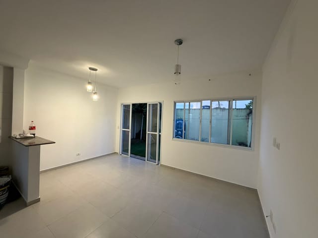 Sobrado com 134m² 3 quartos e 2 banheiros, à venda ou para alugar, no bairro Chácara do Carmo em Vargem Grande Paulista
