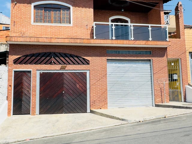 Sobrado com 250m² 4 quartos e 3 banheiros, à venda, no bairro Jardim Ana Maria em Carapicuíba