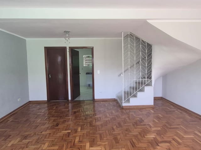 Sobrado com 165m² 5 quartos e 3 banheiros, para alugar, no bairro Jardim D'Abril em Osasco