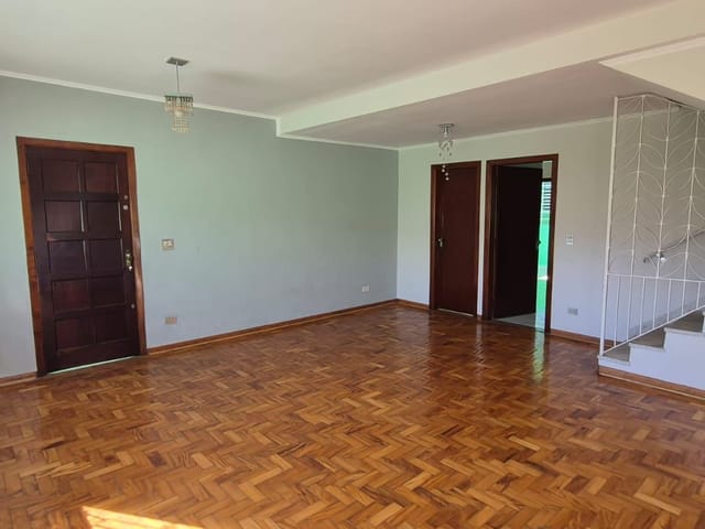 Sobrado com 165m² 5 quartos e 3 banheiros, para alugar, no bairro Jardim D'Abril em Osasco