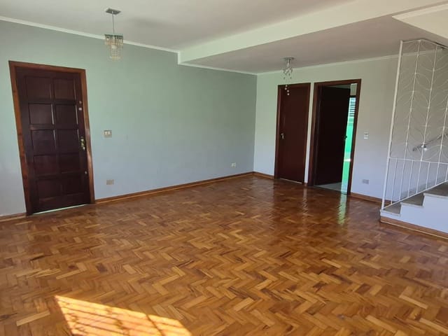 Sobrado com 165m² 5 quartos e 3 banheiros, para alugar, no bairro Jardim D'Abril em Osasco