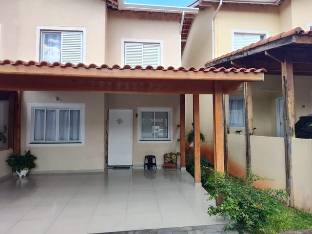 Sobrado 3 quartos e 2 banheiros, à venda, no bairro Jardim Petrópolis em Cotia