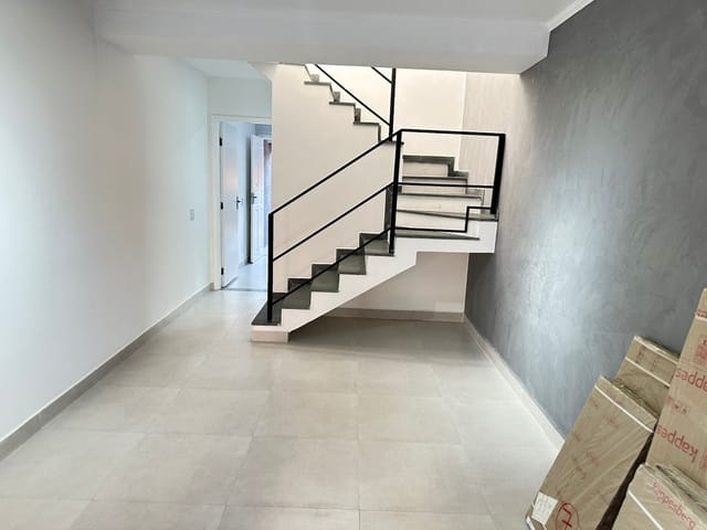 Sobrado com 80m² 2 quartos e 2 banheiros, à venda ou para alugar, no bairro Granja Viana em Cotia