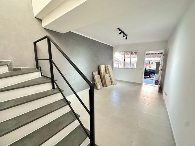 Sobrado com 80m² 2 quartos e 2 banheiros, à venda ou para alugar, no bairro Granja Viana em Cotia