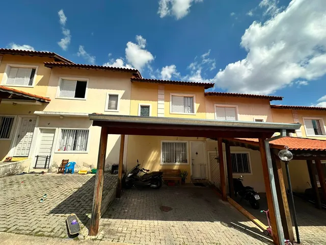 Sobrado 2 quartos e 2 banheiros, à venda, no bairro Jardim Ana Maria em Carapicuíba