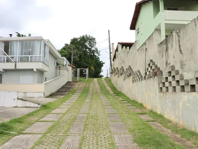 Sobrado com 135m² 3 quartos e 4 banheiros, à venda, no bairro Chácara Canta Galo em Cotia