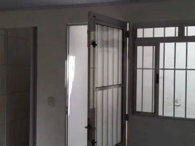 Sobrado 4 quartos e 2 banheiros, à venda, no bairro Parque Alexandre em Cotia