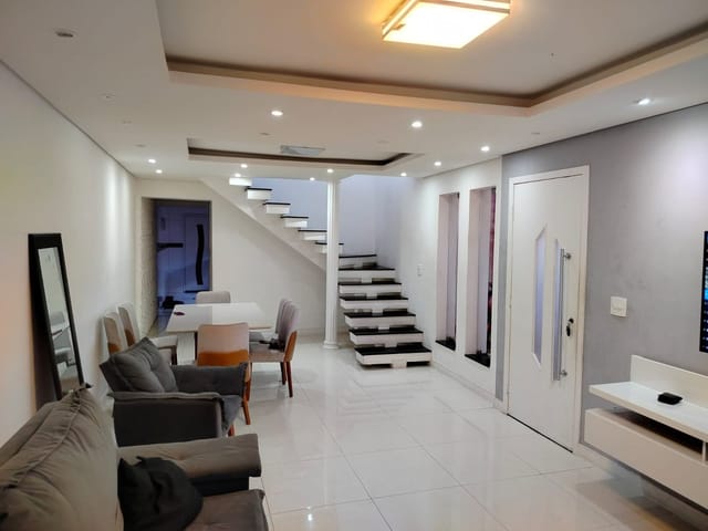 Foto do Sobrado - Lindo sobrado à venda, com 4 dormitórios e 4 vagas de garagem, na região do Jardim Palmira, em Guarulhos, SP | Imobiliária Compare