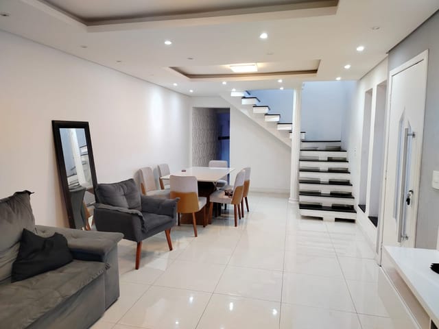 Foto do Sobrado - Lindo sobrado à venda, com 4 dormitórios e 4 vagas de garagem, na região do Jardim Palmira, em Guarulhos, SP | Imobiliária Compare